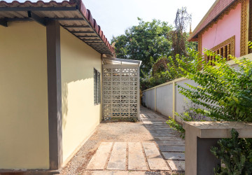 3 Bedroom Villa Compound For Rent - Kouk Chak, Siem Reap thumbnail