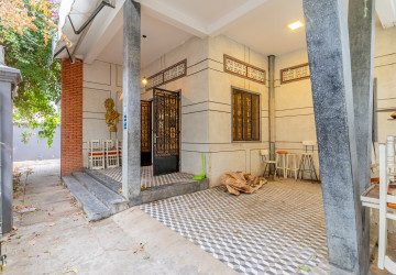 120 Sqm Commercial Villa For Rent - Tonle Bassac, Phnom Penh thumbnail