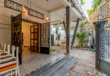 120 Sqm Commercial Villa For Rent - Tonle Bassac, Phnom Penh thumbnail