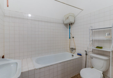 120 Sqm Commercial Villa For Rent - Tonle Bassac, Phnom Penh thumbnail