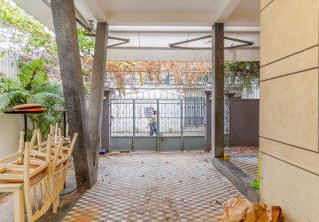 120 Sqm Commercial Villa For Rent - Tonle Bassac, Phnom Penh thumbnail