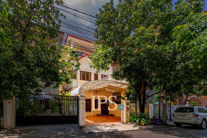 4 Bedroom Twin Villa For Sale - Borey New World, Sen Sok, Phnom Penh