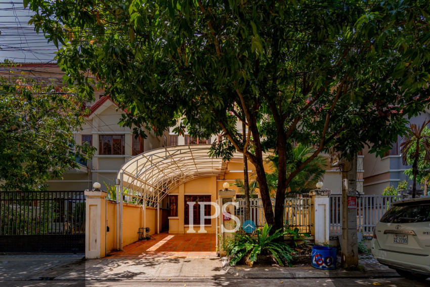 4 Bedroom Twin Villa For Sale - Borey New World, Sen Sok, Phnom Penh