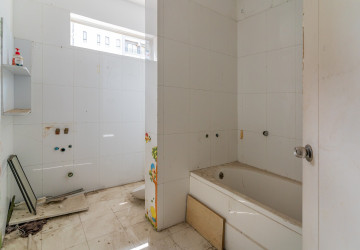460 Sqm Retail Space For Rent - BKK1, Phnom Penh thumbnail