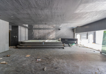 769 Sqm Commercial Building For Rent - Beoung Prolit, Phnom Penh thumbnail