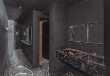 769 Sqm Commercial Building For Rent - Beoung Prolit, Phnom Penh thumbnail