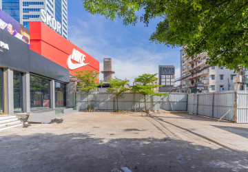769 Sqm Commercial Building For Rent - Beoung Prolit, Phnom Penh thumbnail
