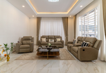 6 Bedroom Prince Villa For Rent - The ML Tiara, Ta Khmau, Kandal Province thumbnail