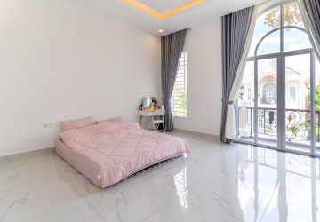 6 Bedroom Prince Villa For Rent - The ML Tiara, Ta Khmau, Kandal Province thumbnail