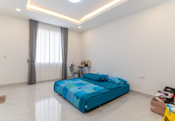 6 Bedroom Prince Villa For Rent - The ML Tiara, Ta Khmau, Kandal Province thumbnail