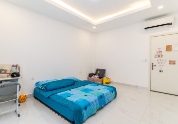 6 Bedroom Prince Villa For Rent - The ML Tiara, Ta Khmau, Kandal Province thumbnail