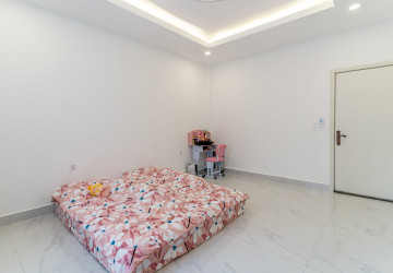 6 Bedroom Prince Villa For Rent - The ML Tiara, Ta Khmau, Kandal Province thumbnail