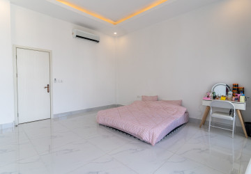 6 Bedroom Prince Villa For Rent - The ML Tiara, Ta Khmau, Kandal Province thumbnail