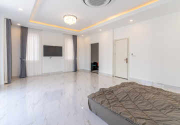 6 Bedroom Prince Villa For Rent - The ML Tiara, Ta Khmau, Kandal Province thumbnail