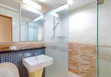 10th Floor 1 Bedroom Condo For Sale - De Castle Royal, BKK1 , Phnom Penh thumbnail