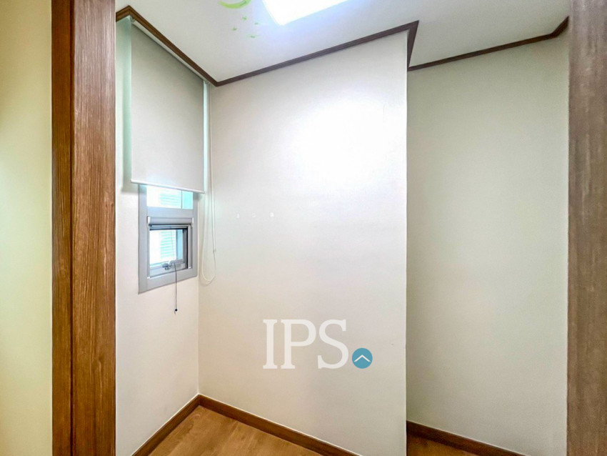 10th Floor 1 Bedroom Condo For Sale - De Castle Royal, BKK1 , Phnom Penh