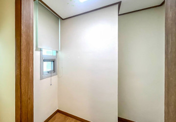 10th Floor 1 Bedroom Condo For Sale - De Castle Royal, BKK1 , Phnom Penh thumbnail