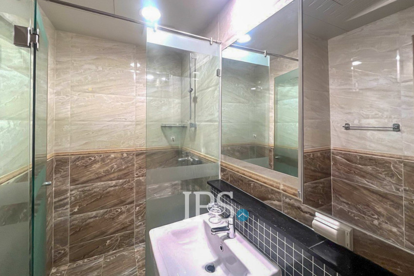 10th Floor 1 Bedroom Condo For Sale - De Castle Royal, BKK1 , Phnom Penh