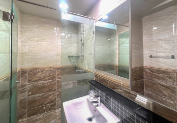 10th Floor 1 Bedroom Condo For Sale - De Castle Royal, BKK1 , Phnom Penh thumbnail