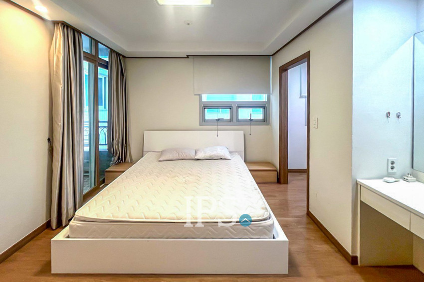 10th Floor 1 Bedroom Condo For Sale - De Castle Royal, BKK1 , Phnom Penh