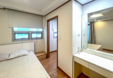 10th Floor 1 Bedroom Condo For Sale - De Castle Royal, BKK1 , Phnom Penh thumbnail