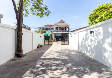 2 Bedroom Shophouse For Rent - Svay Dangkum, Siem Reap thumbnail