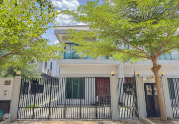 3 Bedroom Villa For Sale - Borey Tourism, Kandaek, Prasat Bakong, Siem Reap thumbnail