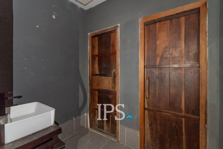 138 Sqm Retail Space For Rent - Chakto Mukh, Phnom Penh