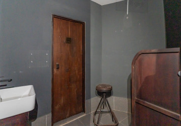 138 Sqm Retail Space For Rent - Chakto Mukh, Phnom Penh thumbnail