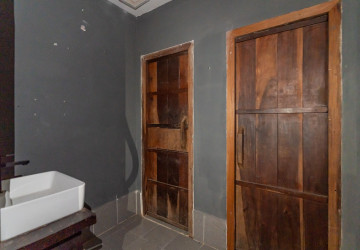 138 Sqm Retail Space For Rent - Chakto Mukh, Phnom Penh thumbnail