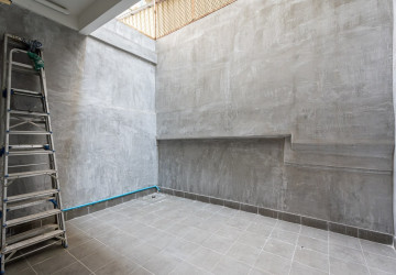 92 Sqm Retail and 4 Units Apartment For Rent - BKK1, Phnom Penh thumbnail