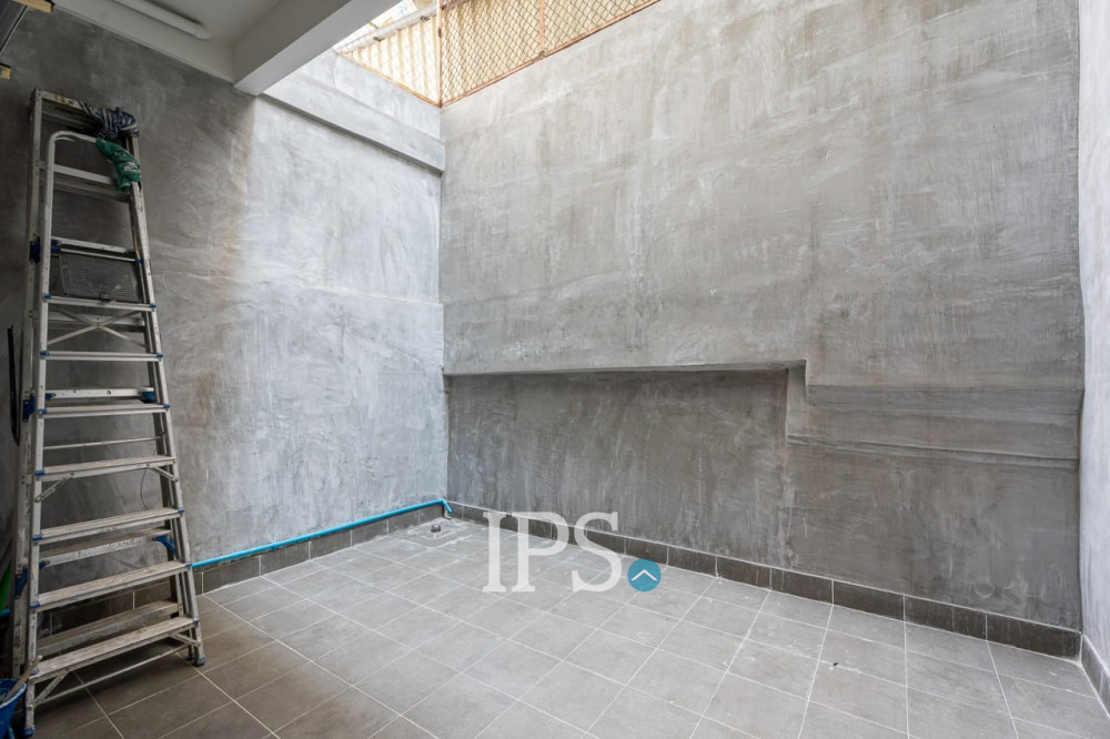 92 Sqm Retail and 4 Units Apartment For Rent - BKK1, Phnom Penh - Image 19