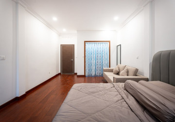 92 Sqm Retail and 4 Units Apartment For Rent - BKK1, Phnom Penh thumbnail