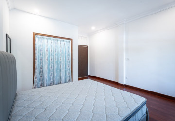 92 Sqm Retail and 4 Units Apartment For Rent - BKK1, Phnom Penh thumbnail