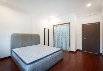92 Sqm Retail and 4 Units Apartment For Rent - BKK1, Phnom Penh thumbnail