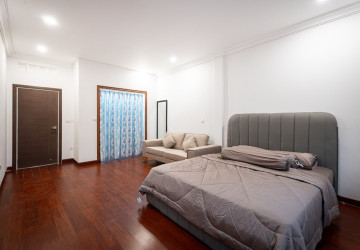 92 Sqm Retail and 4 Units Apartment For Rent - BKK1, Phnom Penh thumbnail