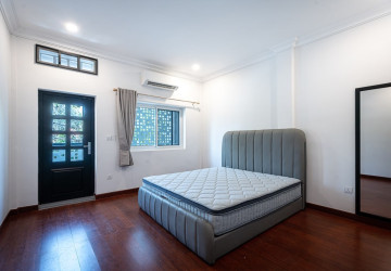 92 Sqm Retail and 4 Units Apartment For Rent - BKK1, Phnom Penh thumbnail