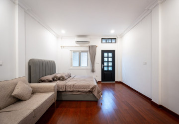 92 Sqm Retail and 4 Units Apartment For Rent - BKK1, Phnom Penh thumbnail