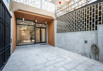 92 Sqm Retail and 4 Units Apartment For Rent - BKK1, Phnom Penh thumbnail
