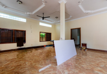 6 Bedroom House For Rent - Sala Kamruek, Siem Reap thumbnail
