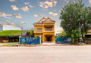 6 Bedroom House For Rent - Sala Kamruek, Siem Reap thumbnail