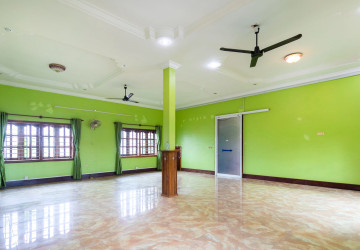 6 Bedroom House For Rent - Sala Kamruek, Siem Reap thumbnail