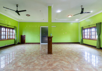 6 Bedroom House For Rent - Sala Kamruek, Siem Reap thumbnail