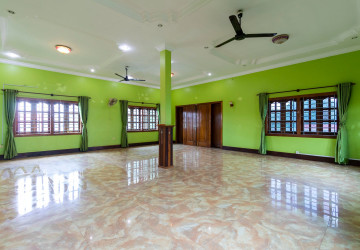 6 Bedroom House For Rent - Sala Kamruek, Siem Reap thumbnail