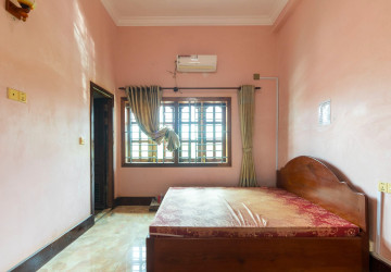 6 Bedroom House For Rent - Sala Kamruek, Siem Reap thumbnail