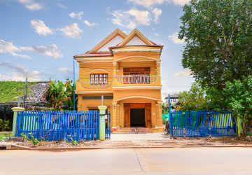 6 Bedroom House For Rent - Sala Kamruek, Siem Reap thumbnail