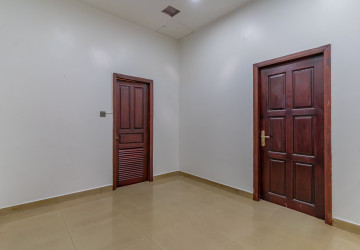 4 Bedroom Villa For Rent - Bassac Garden City, Tonle Bassac, Phnom Penh thumbnail