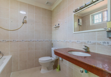 4 Bedroom Villa For Rent - Bassac Garden City, Tonle Bassac, Phnom Penh thumbnail