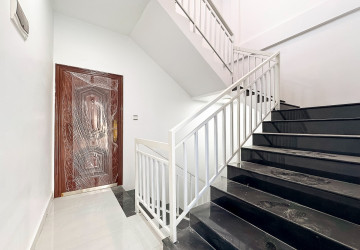 8 Bedroom Shophouse For Rent - Slor Kram, Siem Reap thumbnail
