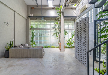 Renovated 2 Bedroom Townhouse For Rent - Tonle Bassac, Phnom Penh thumbnail